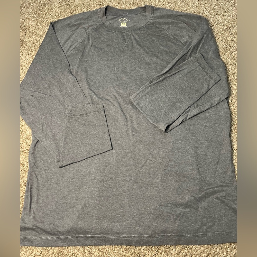 🌻Blue Mountain Long Sleeve Tee. Size XL.🌻
